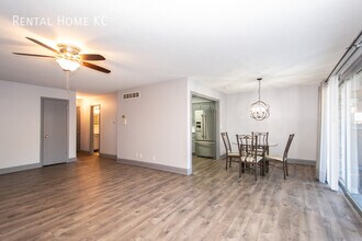 8738 Metcalf Ln in Overland Park, KS - Building Photo - Building Photo
