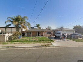 9713 Howard St in Lamont, CA - Building Photo