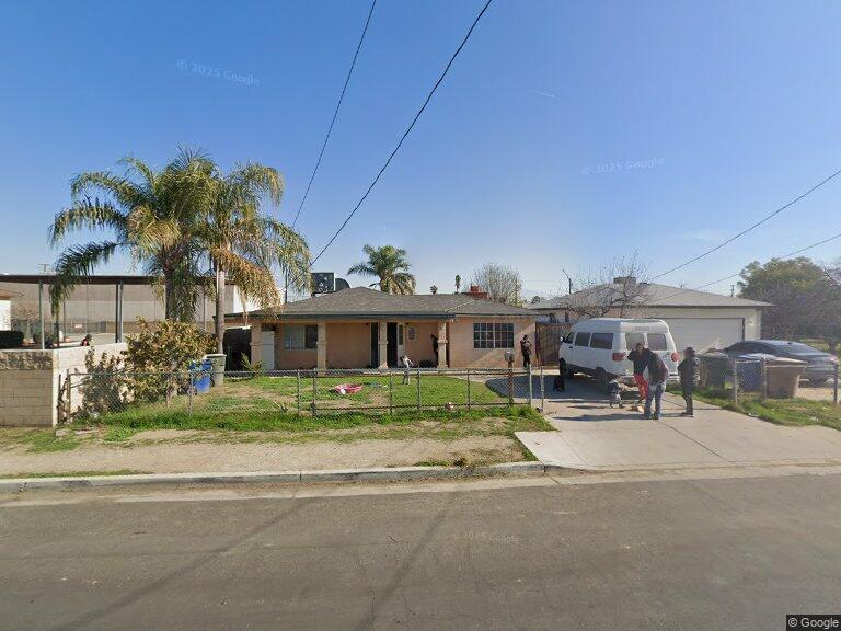 9713 Howard St in Lamont, CA - Building Photo