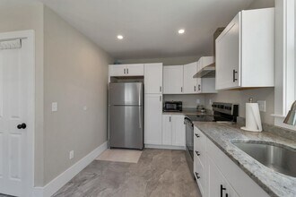 16 Chestnut in Newburyport, MA - Building Photo - Building Photo