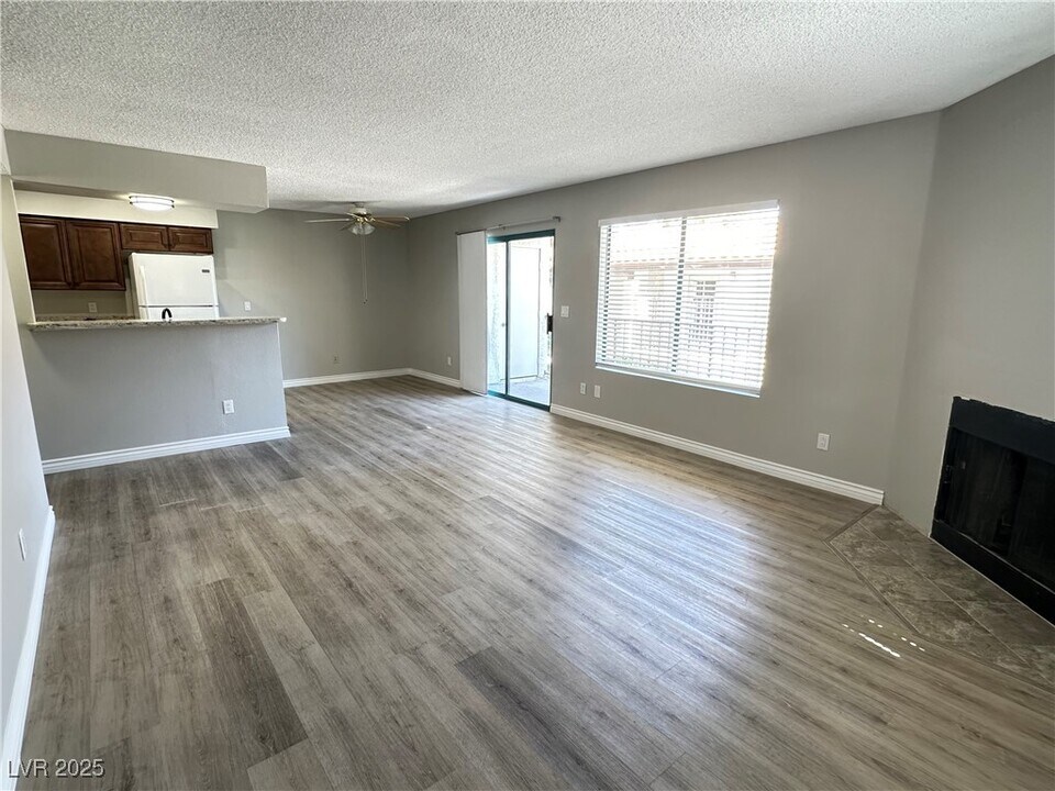 1575 W Warm Springs Rd in Henderson, NV - Building Photo