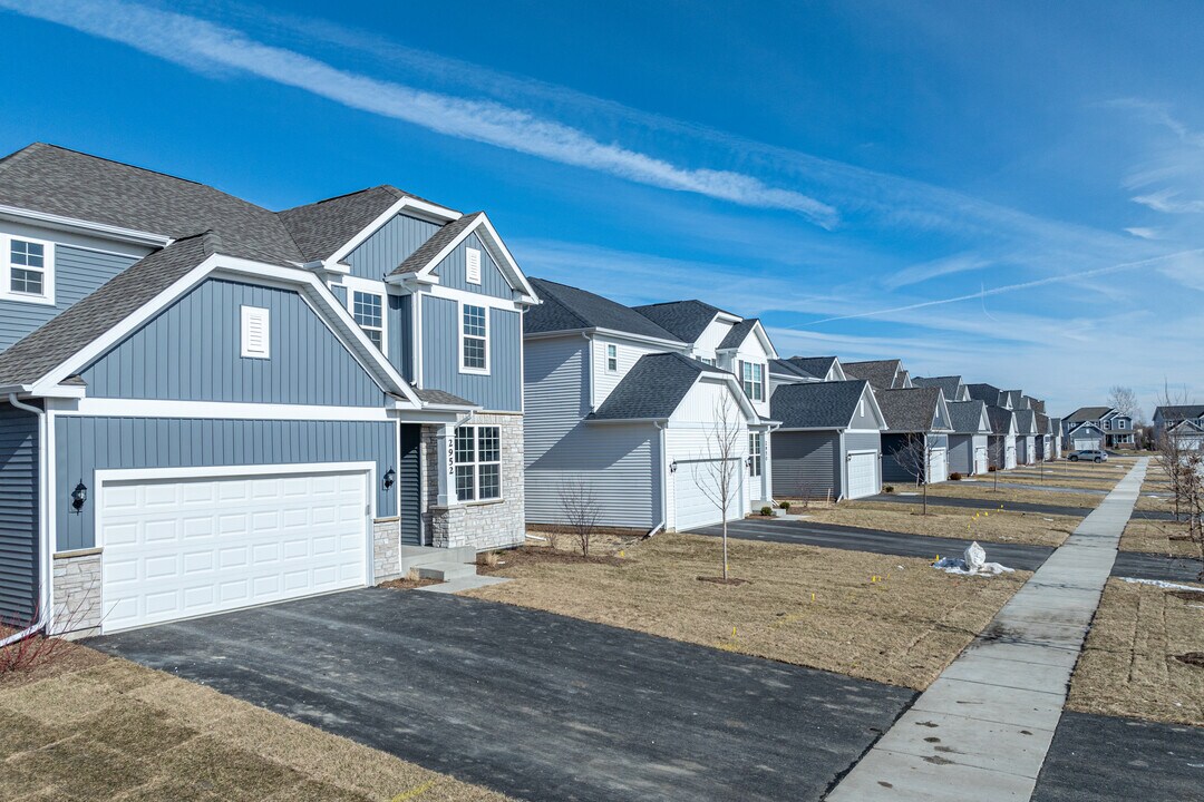 Lincoln Crossing in Aurora, IL - Building Photo