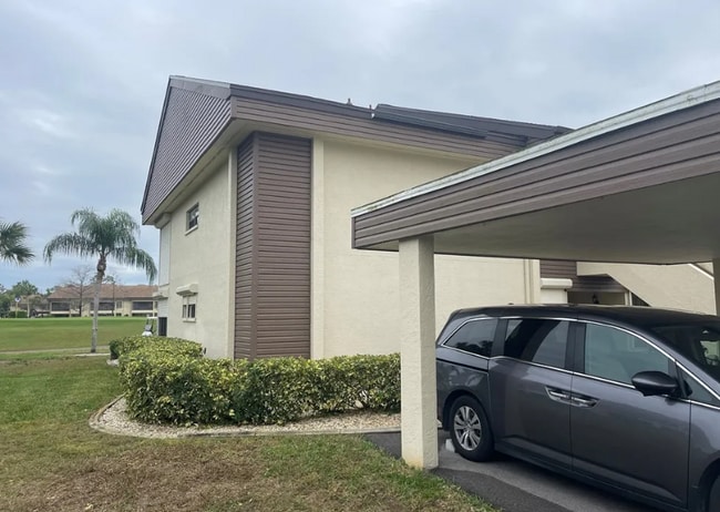 5770 Trailwinds Dr, Unit 211 in Ft. Myers, FL - Building Photo - Building Photo