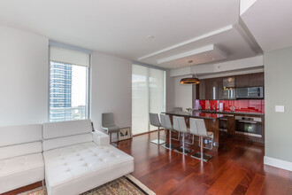 1111 SW 1st Ave, Unit 3919 in Miami, FL - Foto de edificio - Building Photo