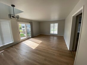 201 S Pine St in Burlington, WI - Building Photo - Building Photo