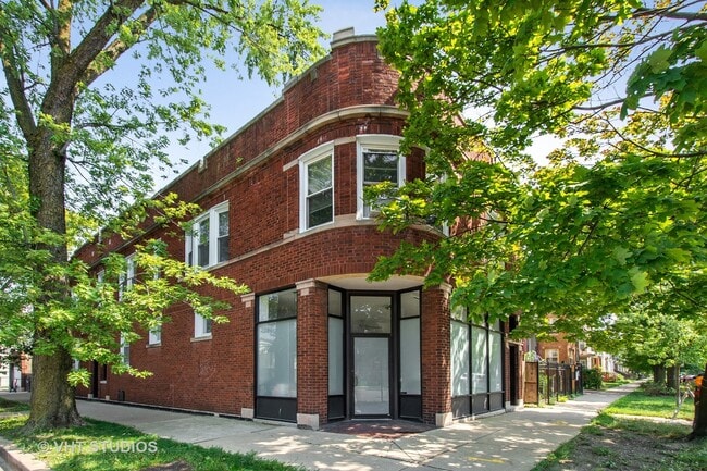 property at 2959 N Springfield Ave