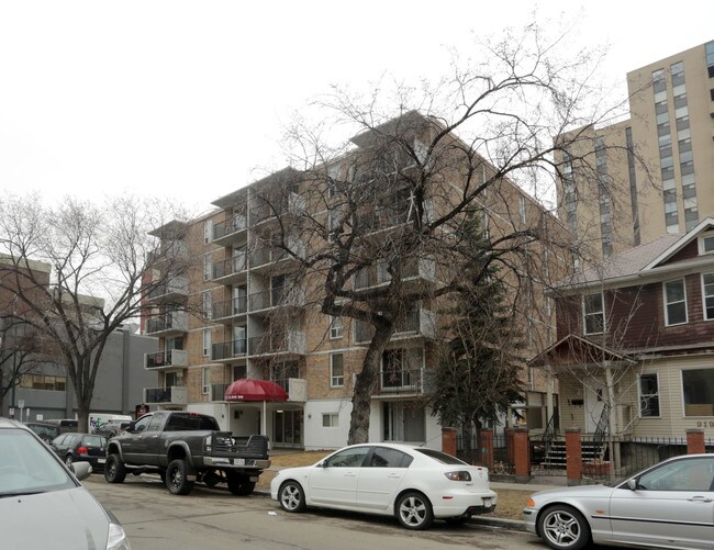 Aldrin House in Calgary, AB - Building Photo - Building Photo