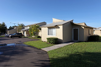 Danube Apartments in Orlando, FL - Building Photo - Building Photo