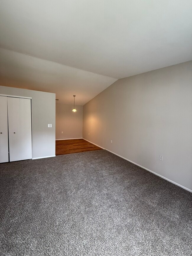 1256 Oxford Manor Ct in South Lyon, MI - Foto de edificio - Building Photo