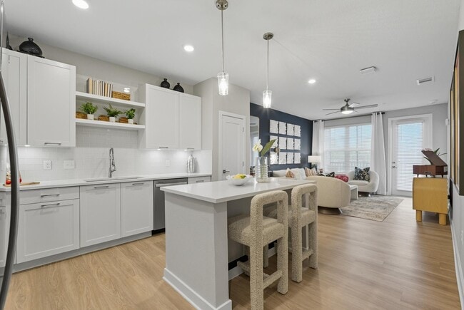 Bainbridge Wesley Chapel in Wesley Chapel, FL - Foto de edificio - Building Photo