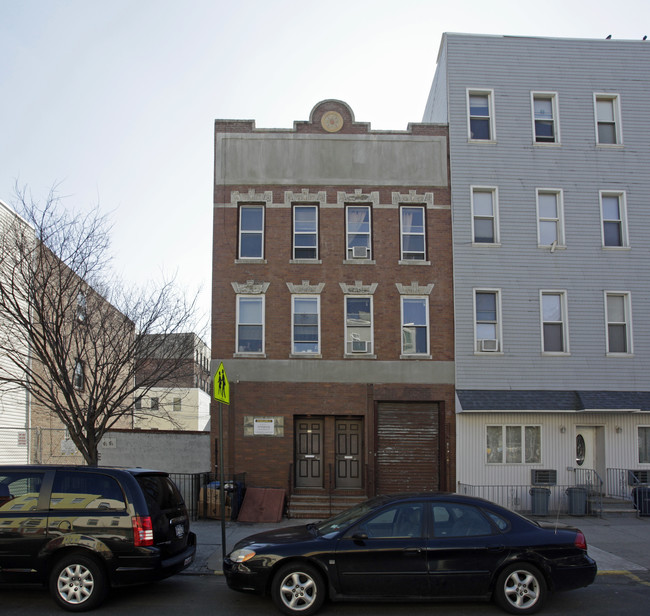 115 Roebling St in Brooklyn, NY - Building Photo - Building Photo