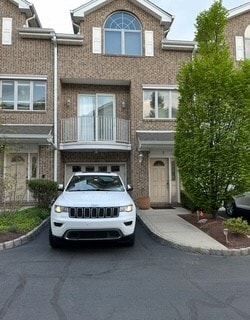 638 Valley Brook Ave in Lyndhurst, NJ - Building Photo - Building Photo