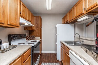 Augusta Commons Apartments in Marietta, GA - Building Photo - Building Photo