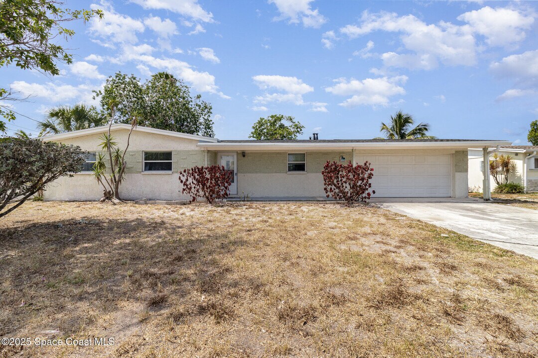205 Trinidad Dr in Merritt Island, FL - Building Photo