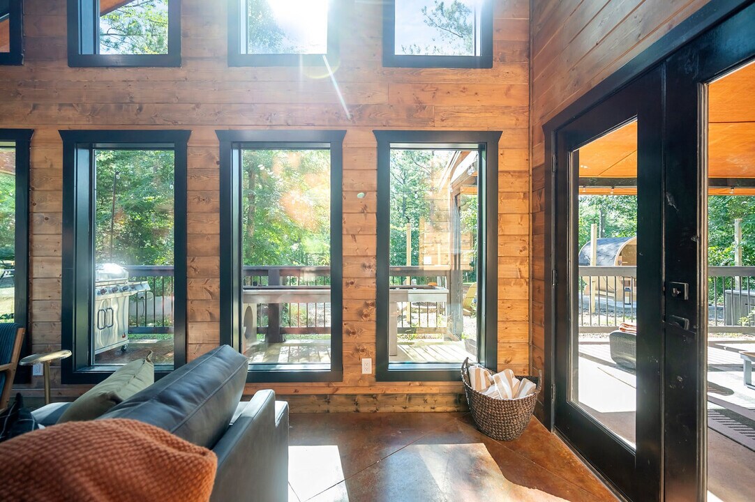 58 Wagon Wheel Ct in Broken Bow, OK - Building Photo