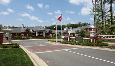 Waltonwood Cary Parkway in Cary, NC - Foto de edificio - Building Photo