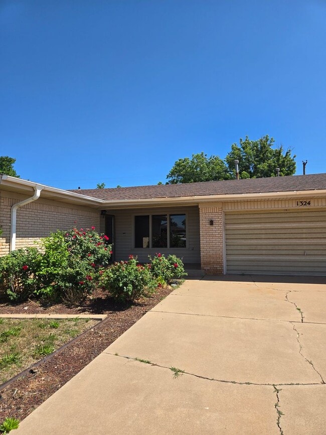 property at 1324 Stratford Ln