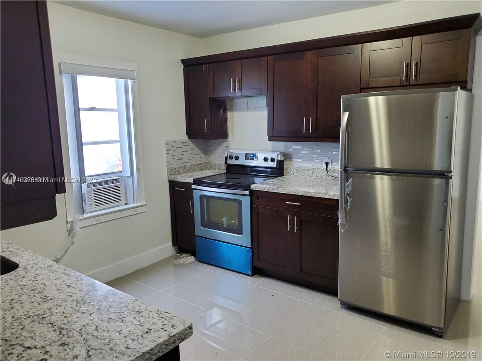 701 Columbus Pkwy-Unit -709 in Hollywood, FL - Foto de edificio