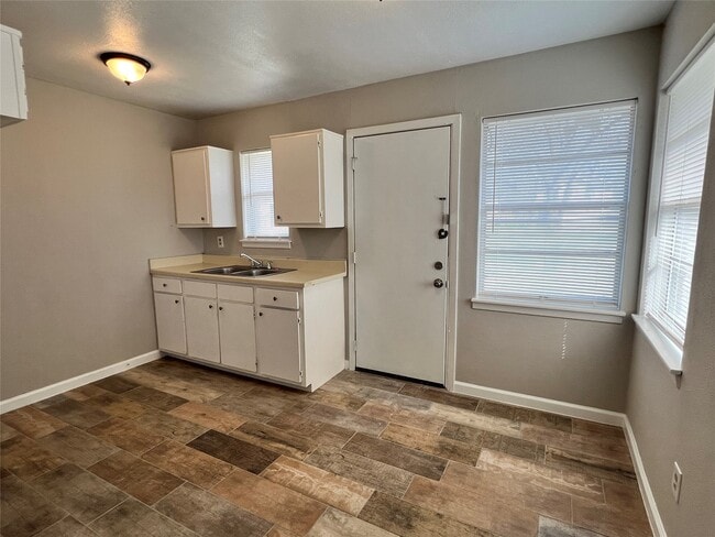 property at 8713 Peachtree St