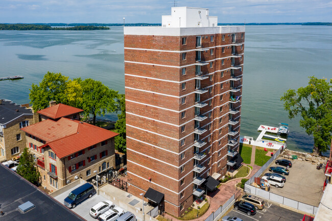 The Surf in Madison, WI - Building Photo - Building Photo