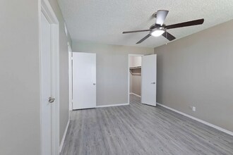 531 Bedford Rd in Bedford, TX - Foto de edificio - Building Photo