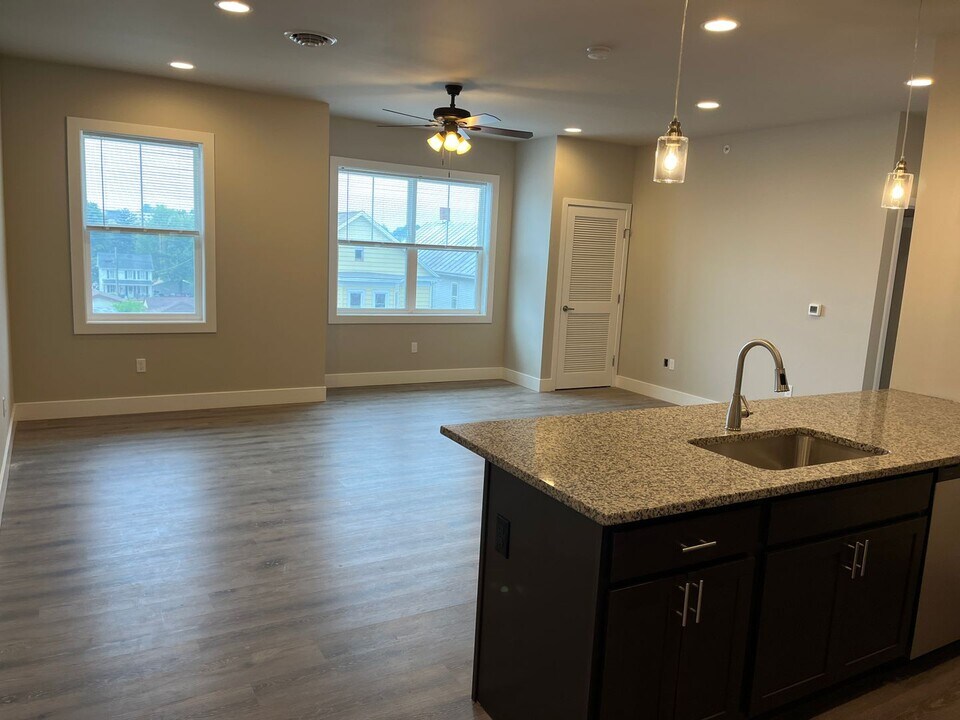 81 S Third St in Mount Wolf, PA - Building Photo