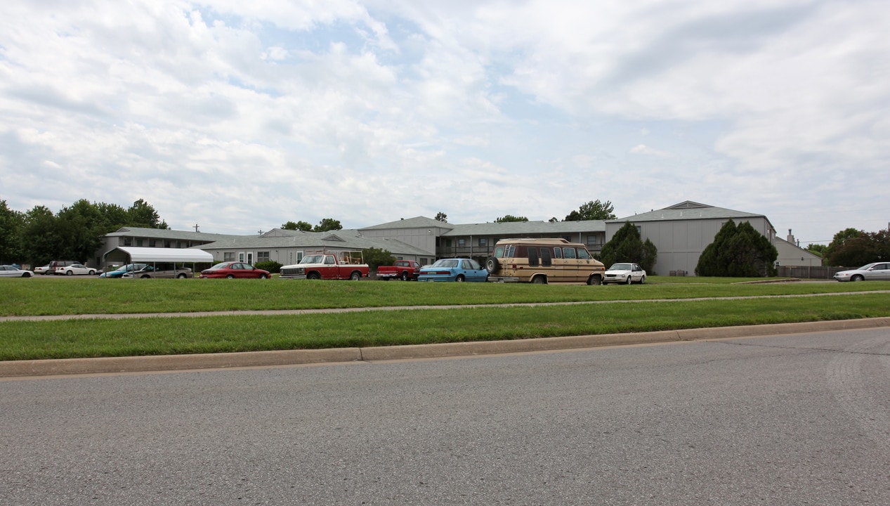 Westport Apartments in Topeka, KS - Building Photo