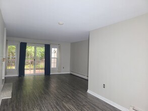 1465 Hooksett Rd. Unit 123 in Hooksett, NH - Building Photo - Building Photo