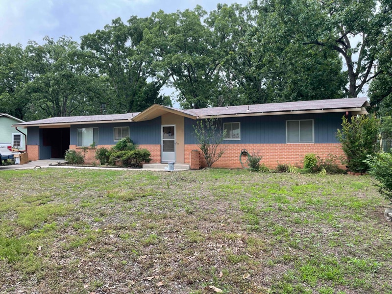 21 E 15th St in Grove, OK - Building Photo