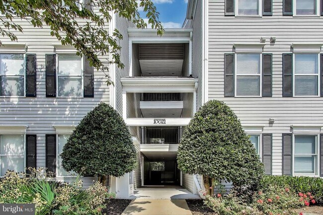 10021 Vanderbilt Cir in Rockville, MD - Building Photo - Building Photo