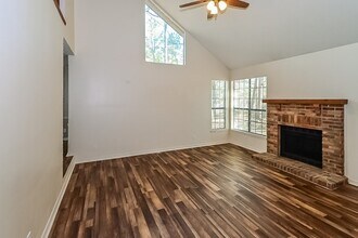300 Shadow Ridge Dr in Little Rock, AR - Foto de edificio - Building Photo