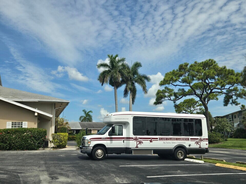 2770 Garden Dr S in Lake Worth Beach, FL - Building Photo