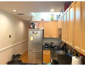 9 Revere St-Unit -8 in Boston, MA - Building Photo - Building Photo