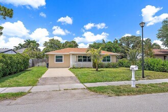 2559 Conroy Dr in West Palm Beach, FL - Building Photo - Building Photo