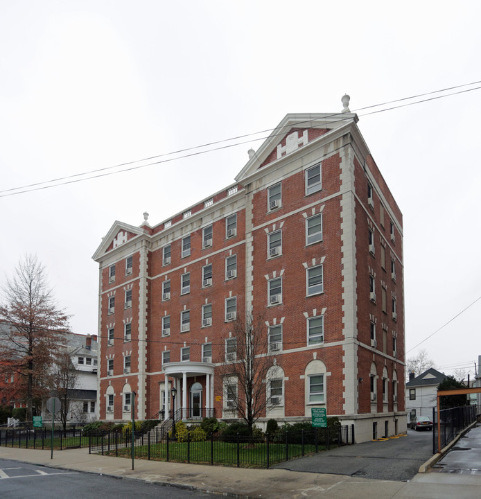 Kings Court Apartments in Mount Vernon, NY - Building Photo