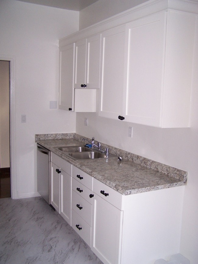 407 N Sycamore Ave, Unit Beautiful Two Bedroom