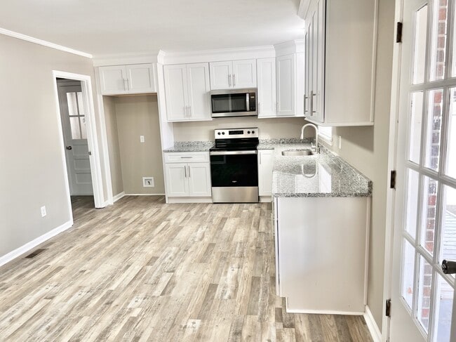 925 Southgate Dr in Cookeville, TN - Foto de edificio - Building Photo