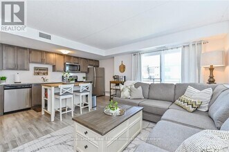 108 Summit Ridge Dr in Guelph, ON - Building Photo - Building Photo