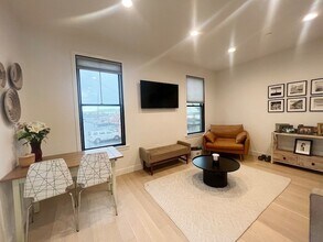 360 Meridian St, Unit 3 in Boston, MA - Building Photo - Building Photo