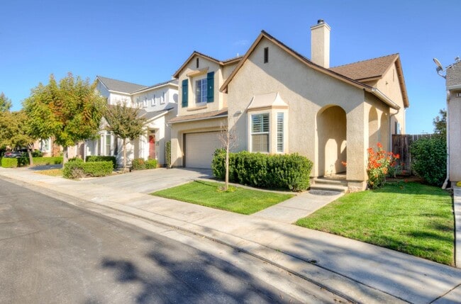 1723 N Mont Blanc Ln in Clovis, CA - Building Photo - Building Photo