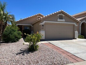 5023 W Kristal Way in Glendale, AZ - Building Photo - Building Photo