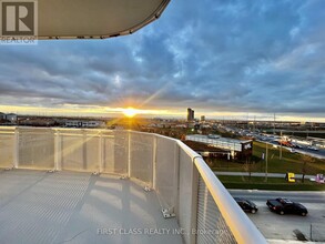 195 Commerce St in Vaughan, ON - Building Photo - Building Photo