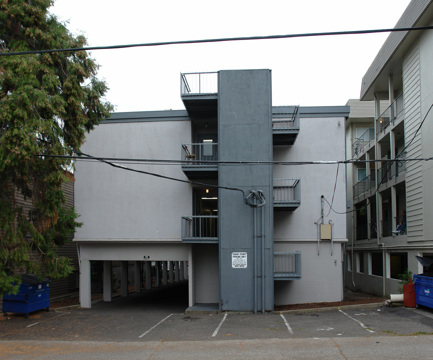 Hi Oakes Apartments in Eugene, OR - Building Photo