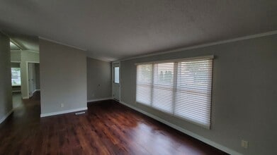 23 Andreasen Dr in Kensington, MN - Building Photo - Building Photo