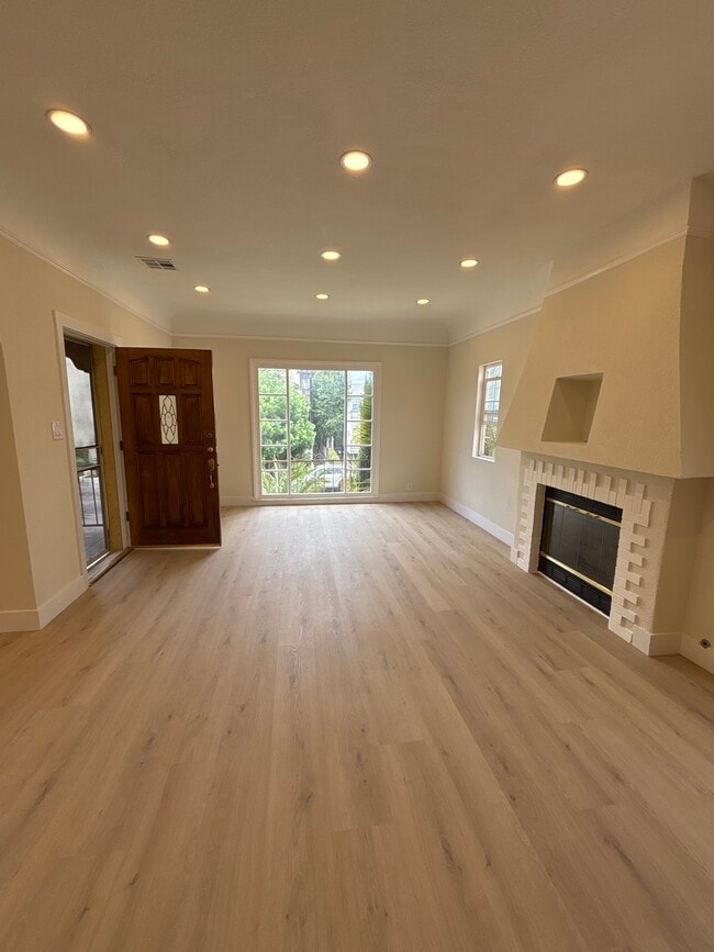 1062 S Shenandoah St, Unit 1062 in Los Angeles, CA - Building Photo - Building Photo