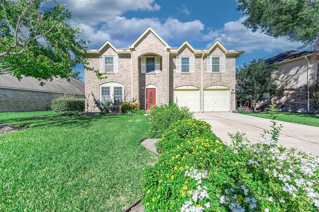 1910 Village Ct Ln in Rosenberg, TX - Building Photo