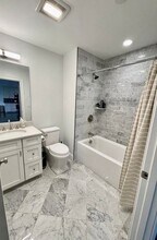 728 E Broadway, Unit 404 in Boston, MA - Foto de edificio - Building Photo