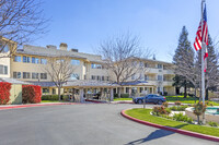 Columbus Estates in Bakersfield, CA - Foto de edificio - Primary Photo