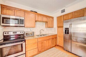 1950 Biarritz Dr-Unit -6 in Miami, FL - Building Photo - Building Photo