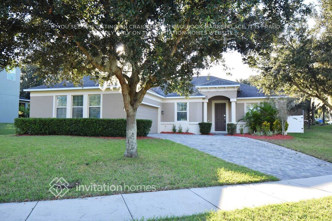 2042 Misty Glen Dr in Apopka, FL - Building Photo